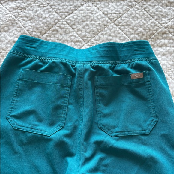 Figs Technical Collection V-Neck Scrub Set - Picture 6 of 6